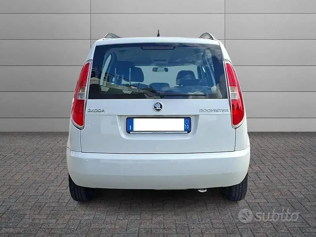 Usata Skoda Roomster Active 69 CV (50 kW) 2013 Bianca Monovolume