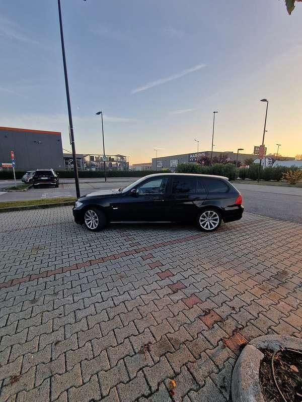 Usata BMW 318 143 CV (105 kW) 2011 Nero Station wagon