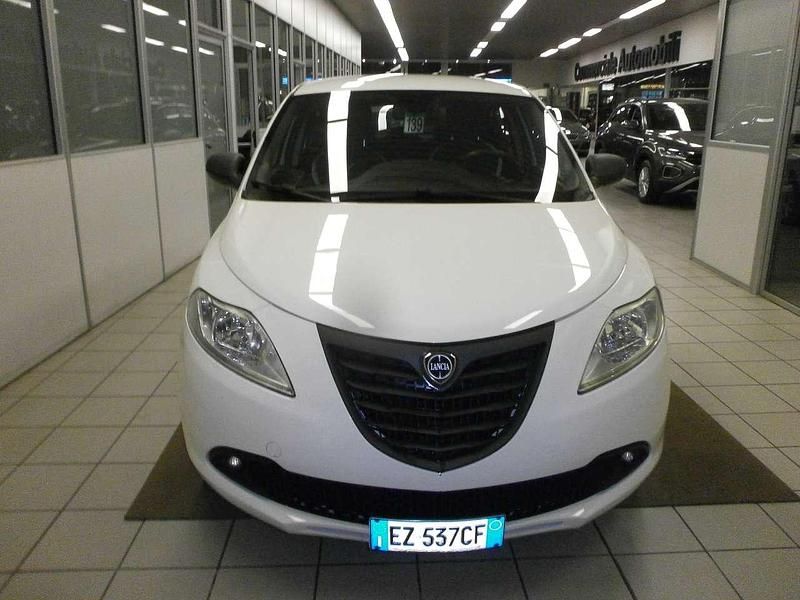 Usata Lancia Ypsilon 69 CV (50 kW) 2015 Bianco Utilitaria