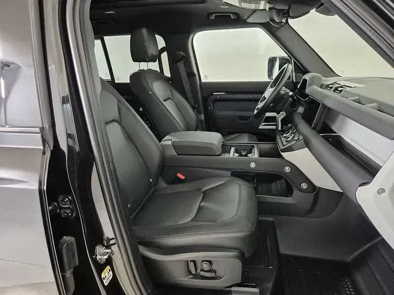 Usata Land Rover Defender SE Dynamic 249 CV (183 kW) 2023 Nero SUV