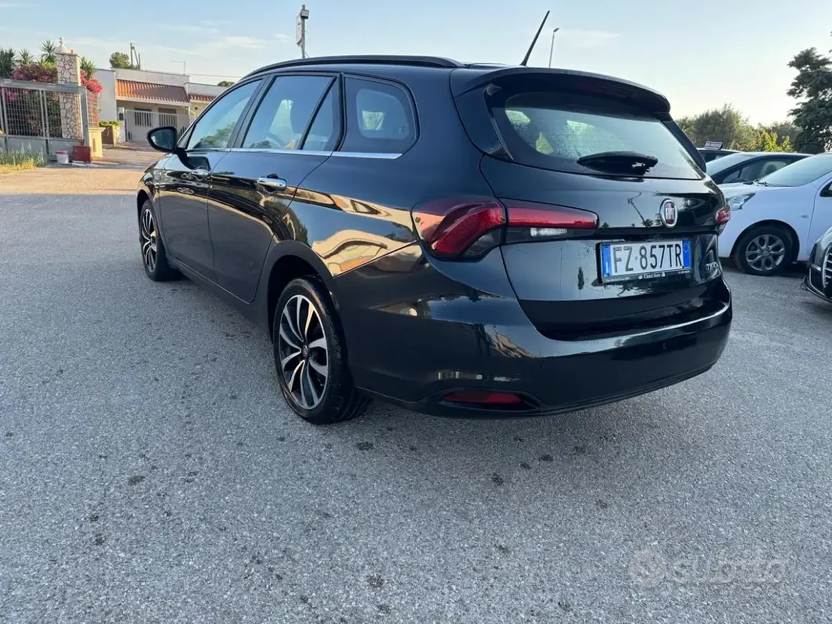 Usata Fiat Tipo Business 120 CV (88 kW) 2020 Nero Station wagon