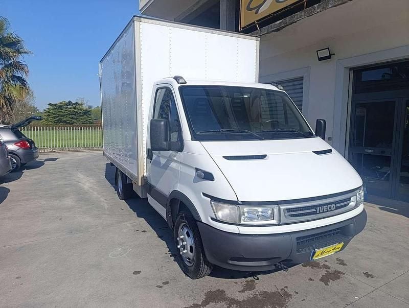Usata Iveco Daily 116 CV (85 kW) 2005 Bianco