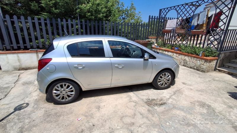 Usata Opel Corsa 75 CV (55 kW) 2010 Grigio Utilitaria