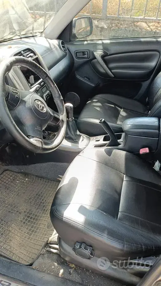 Usata Toyota RAV4 116 CV (85 kW) 2005 SUV
