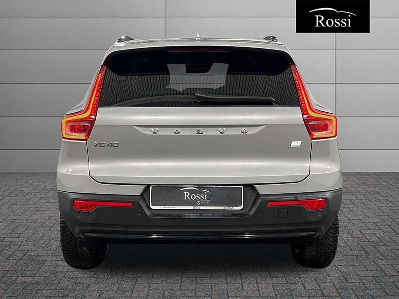 Usata Volvo XC40 Ultimate 129 CV (94 kW) 2023 Grigio chiaro metallizzato SUV