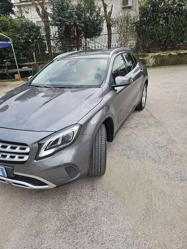 Usata Mercedes GLA200 Premium 136 CV (100 kW) 2019 Grigio SUV
