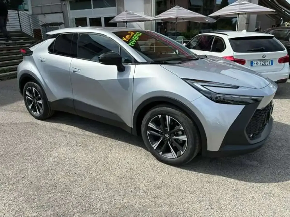 Nuova Toyota C-HR Trend 98 CV (72 kW) 2026 Argento metallizzato SUV