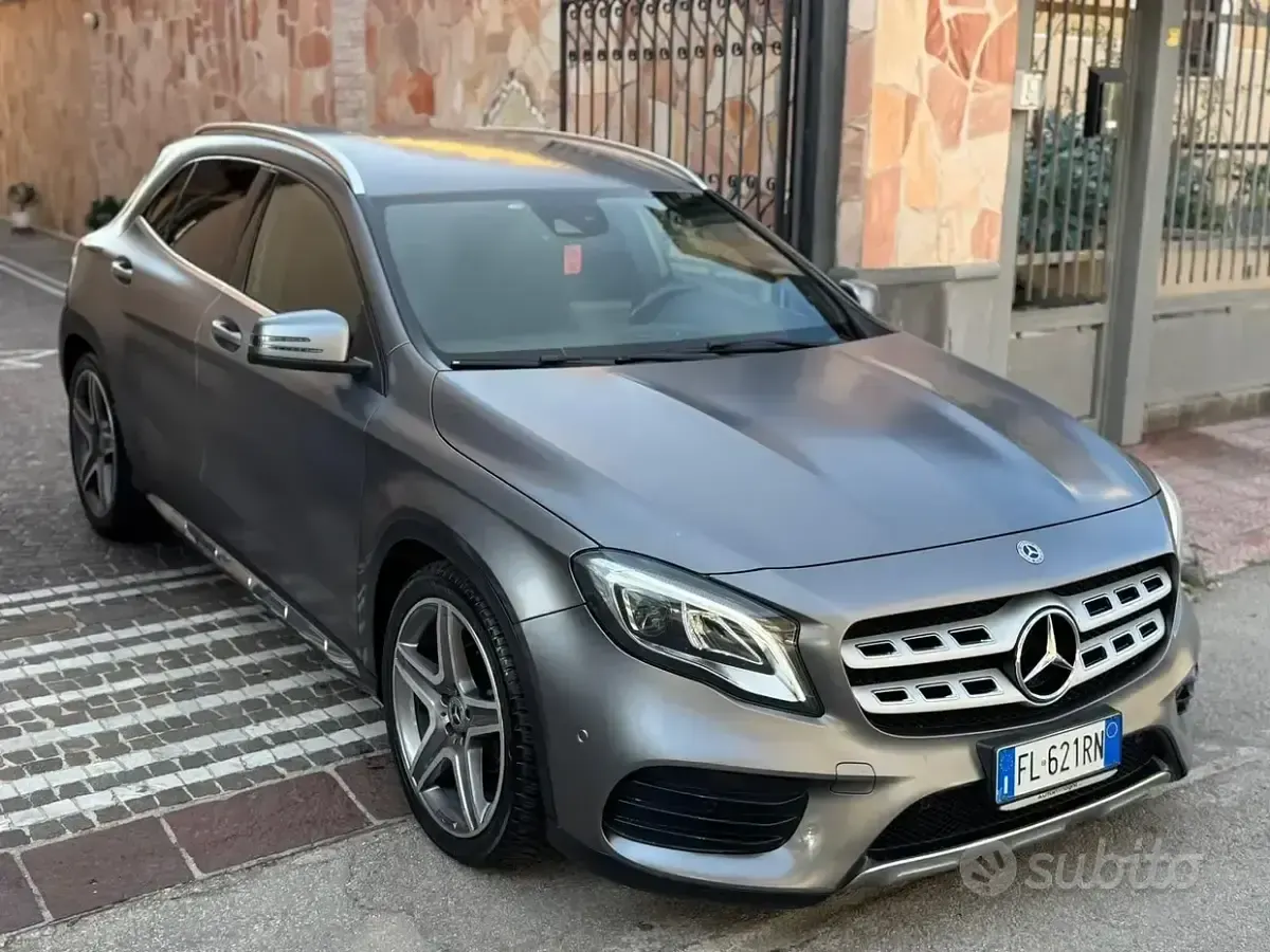 Usata Mercedes GLA200 Premium 136 CV (100 kW) 2017 Grigio SUV