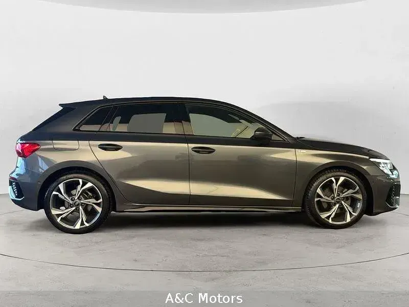 Usata Audi A3 Sportback S-Line 116 CV (85 kW) 2023 Grigio Utilitaria