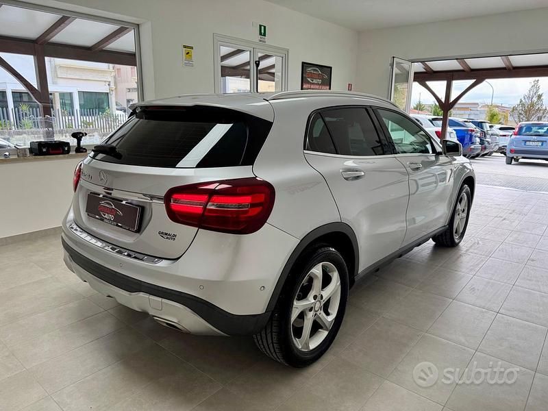 Usata Mercedes GLA200 136 CV (100 kW) 2019 Grigio SUV