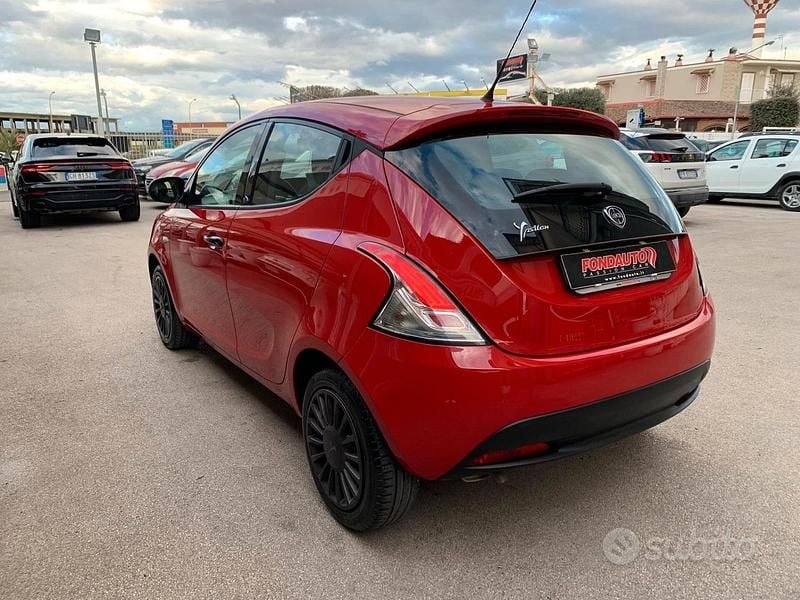 Usata Lancia Ypsilon 69 CV (50 kW) 2018 Rosso Utilitaria