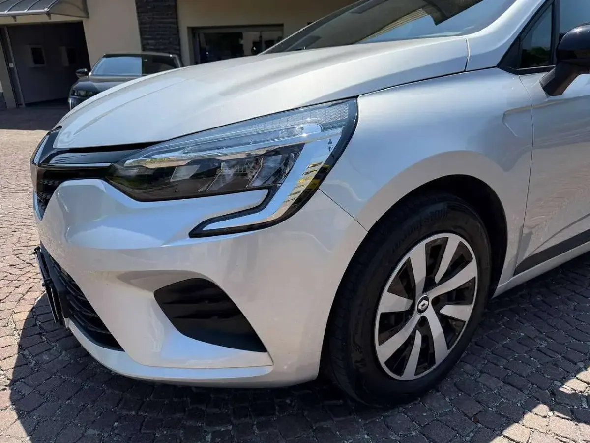 Usata Renault Clio V Equilibre 91 CV (66 kW) 2023 Argento Berlina