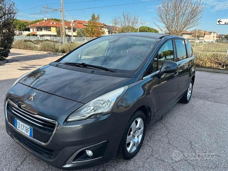 Usata Peugeot 5008 Business-Line 119 CV (87 kW) 2016 Grigio Monovolume