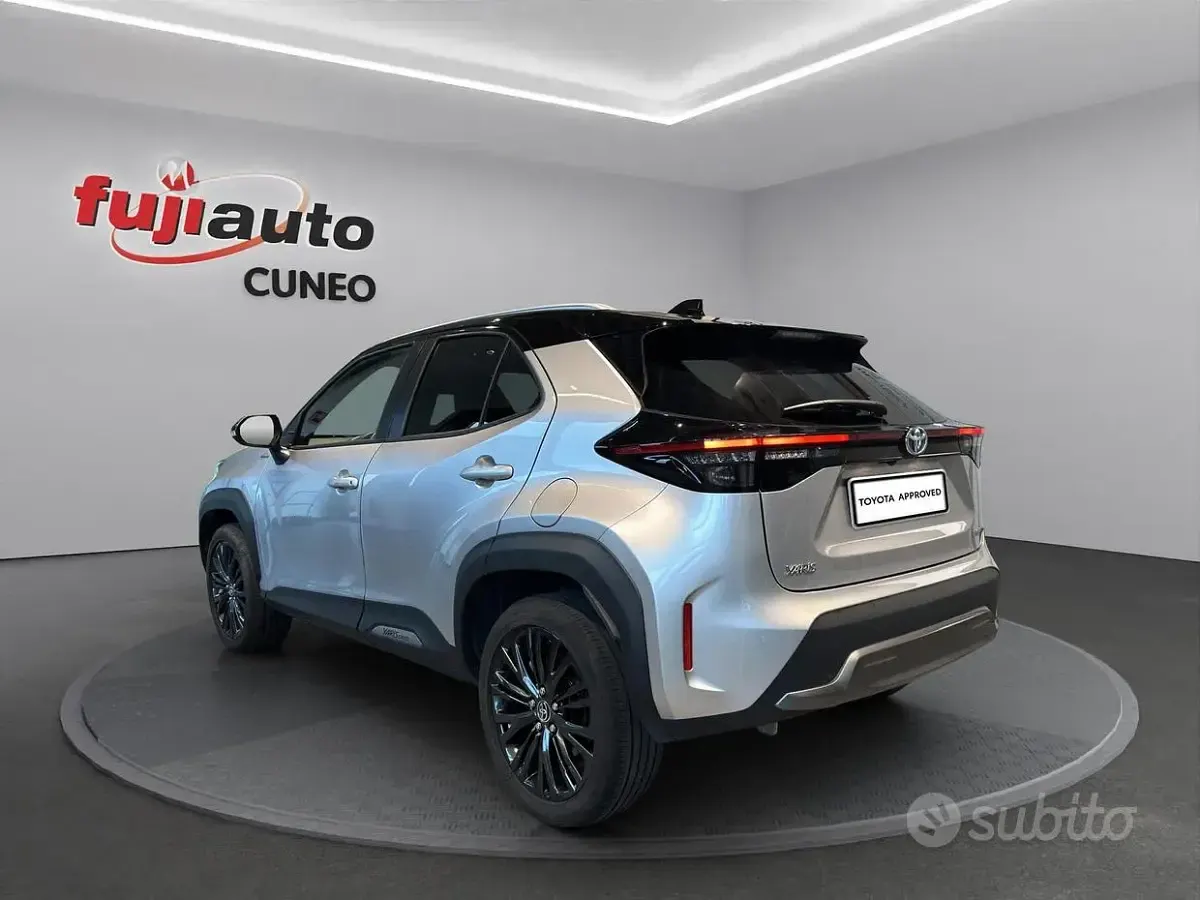 Usata Toyota Yaris Cross 116 CV (85 kW) 2022 Grigio SUV