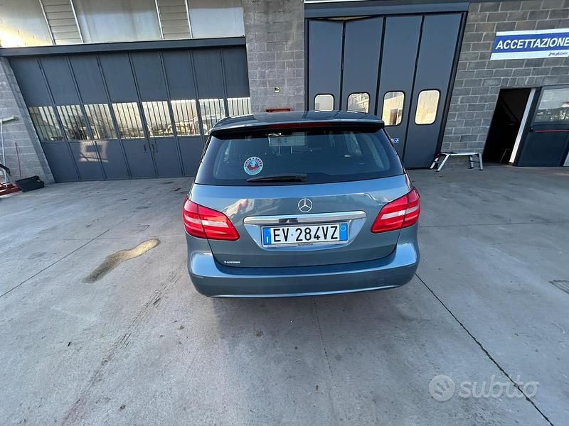 Usata Mercedes B160 Premium 89 CV (65 kW) 2014 Blu Monovolume