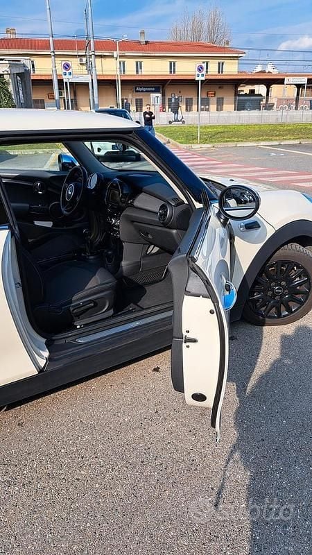 Usata Mini ONE 102 CV (75 kW) 2015 Bianco Utilitaria