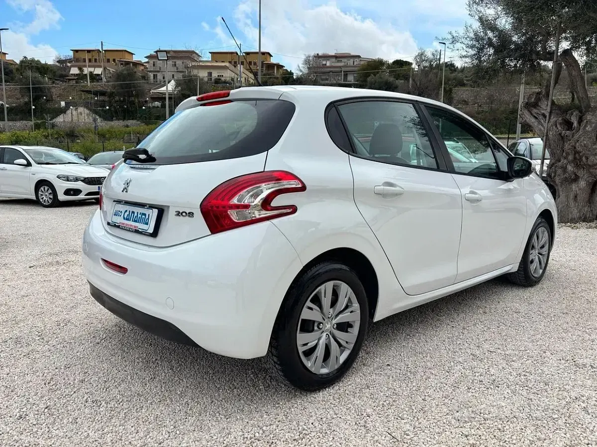 Usata Peugeot 208 68 CV (50 kW) 2015 Bianco Utilitaria