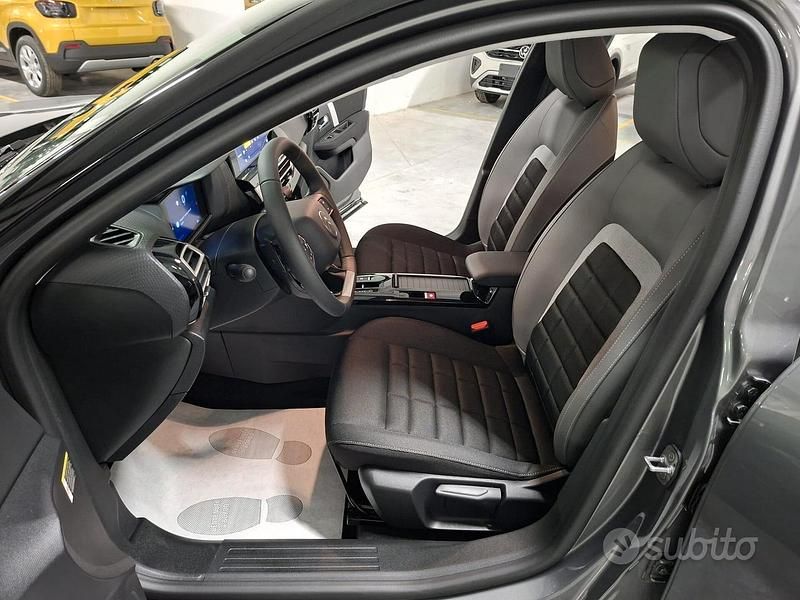 Nuova Citroën C4 PureTech 131 CV (96 kW) 2025 Grigio Berlina