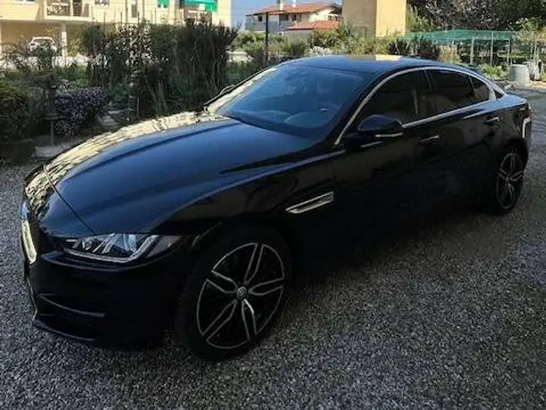Usata Jaguar XE Prestige 179 CV (131 kW) 2017 Nero Berlina