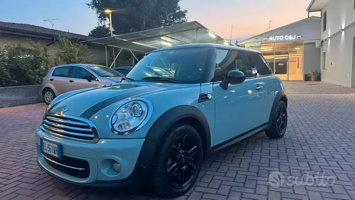 Usata Mini Cooper D 111 CV (81 kW) 2012 Bluazzurro Utilitaria