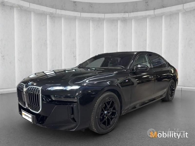 Usata BMW 740 M Sport 299 CV (219 kW) 2025 Nero Berlina