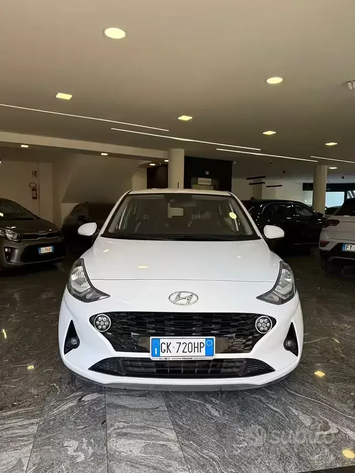 Usata Hyundai i10 67 CV (49 kW) 2023 Bianco Utilitaria