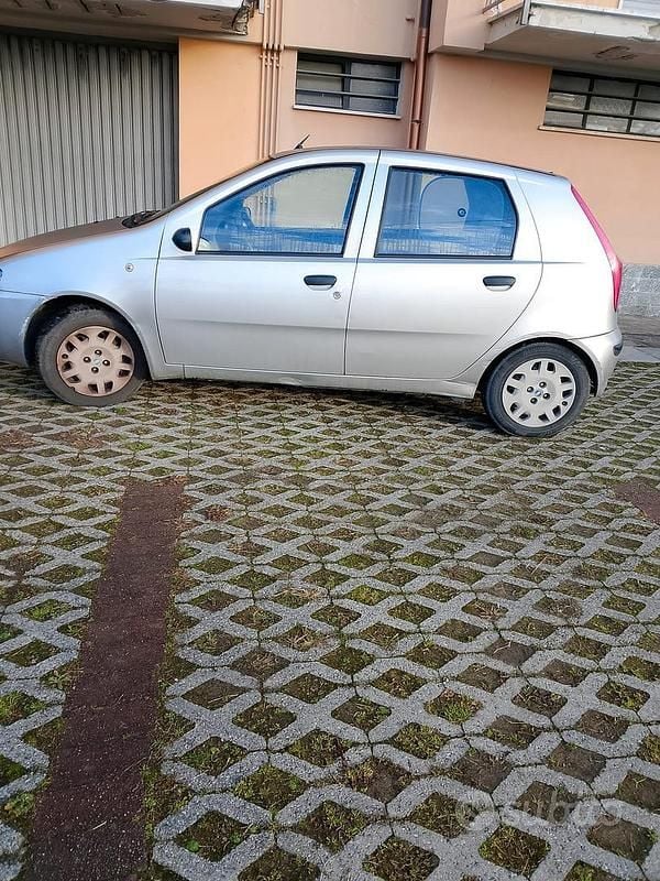 Usata Fiat Punto 60 CV (44 kW) 2002 Grigio Utilitaria