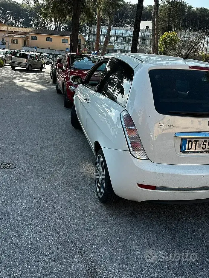 Usata Lancia Ypsilon 75 CV (55 kW) 2009 Bianco Utilitaria