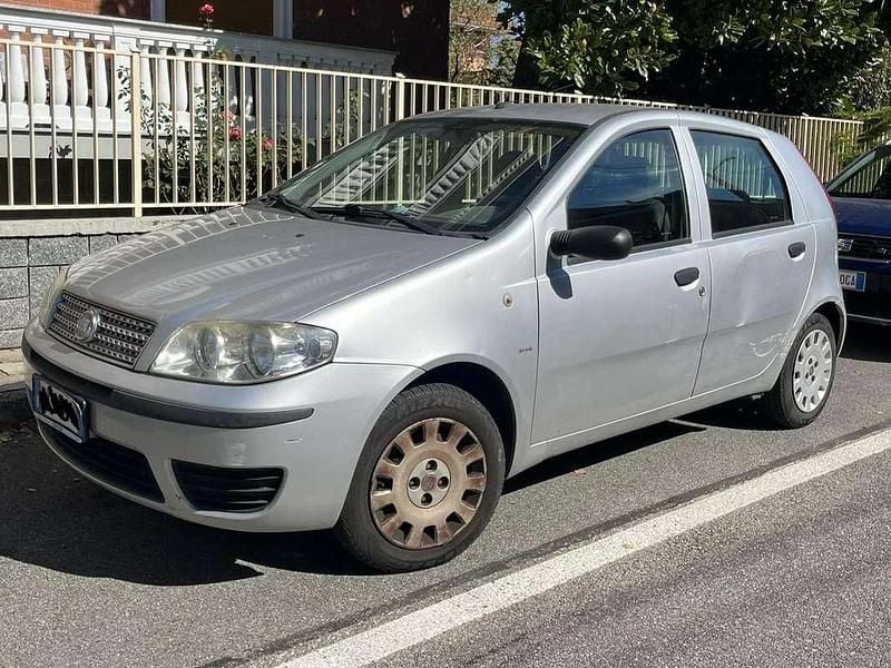 Grigio Usata 2009 Fiat Punto Classica Utilitaria | 1500 € (Super prezzo) - Immagine 1/4