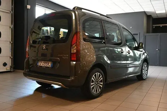 Usata Peugeot Partner Tepee Style 92 CV (67 kW) 2014 Grigio Monovolume