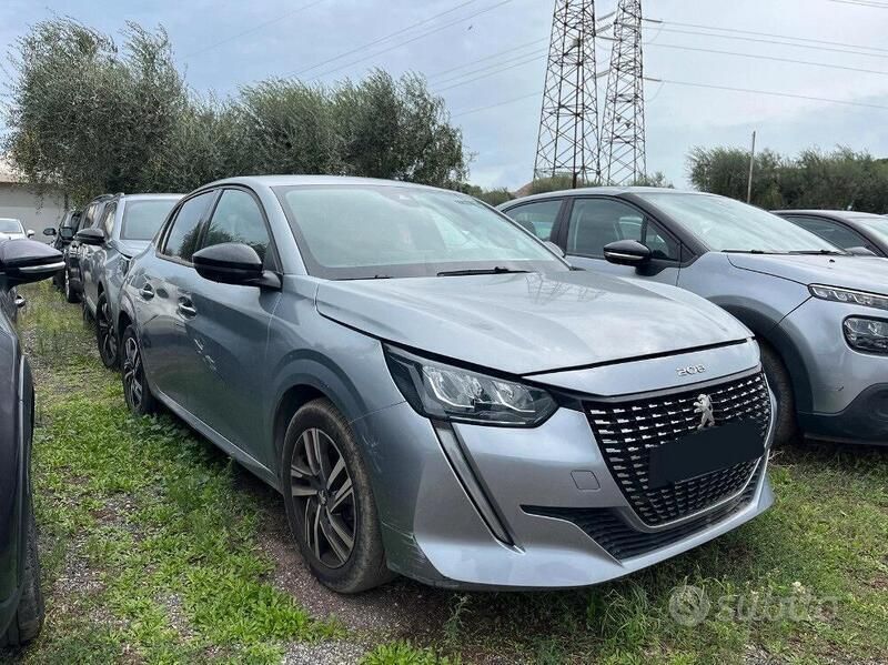 Usata Peugeot 208 Allure 102 CV (75 kW) 2022 Grigio Utilitaria