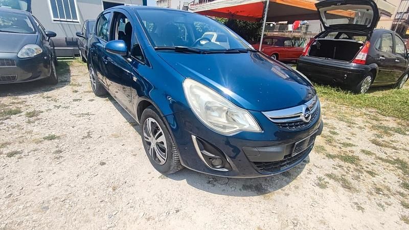 Usata Opel Corsa 74 CV (54 kW) 2011 Blu Berlina