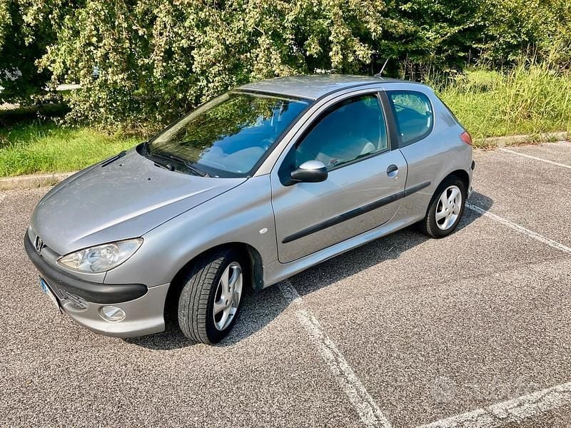 Usata Peugeot 206 90 CV (66 kW) 2001 Utilitaria