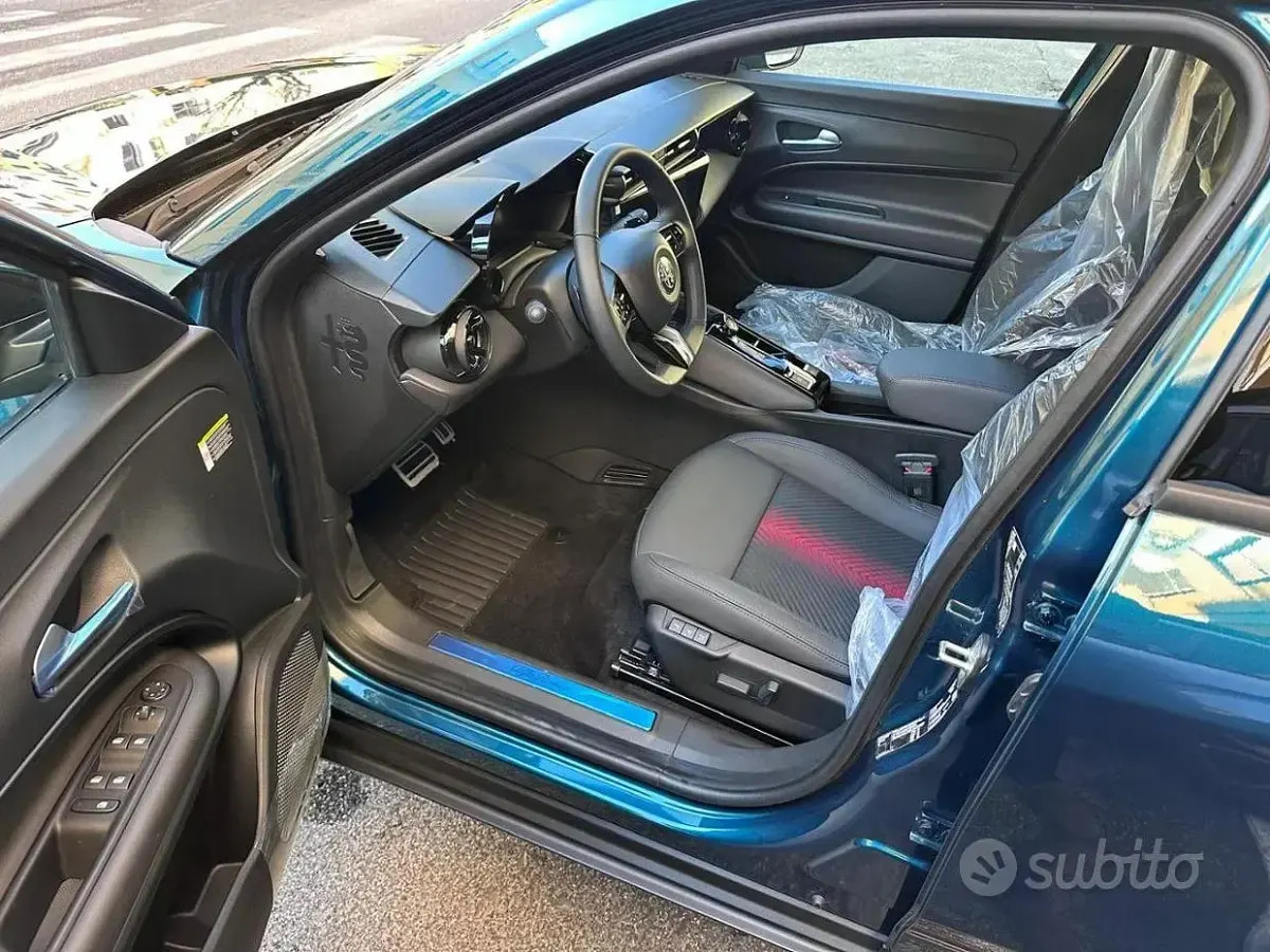 Nuova Alfa Romeo GT Junior Edizione Speciale 145 CV (106 kW) 2026 Bluazzurro SUV