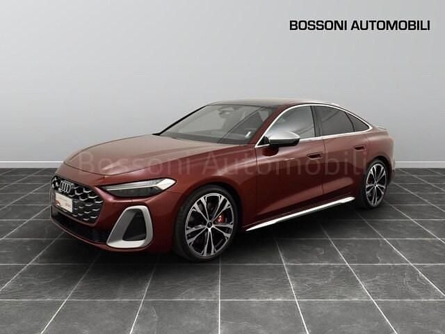 Rosso grenadine metallizzato Nuova 2025 Audi A5 Ambiente Tre volumi | 81.400 € (Buon prezzo) - Immagine 1/4