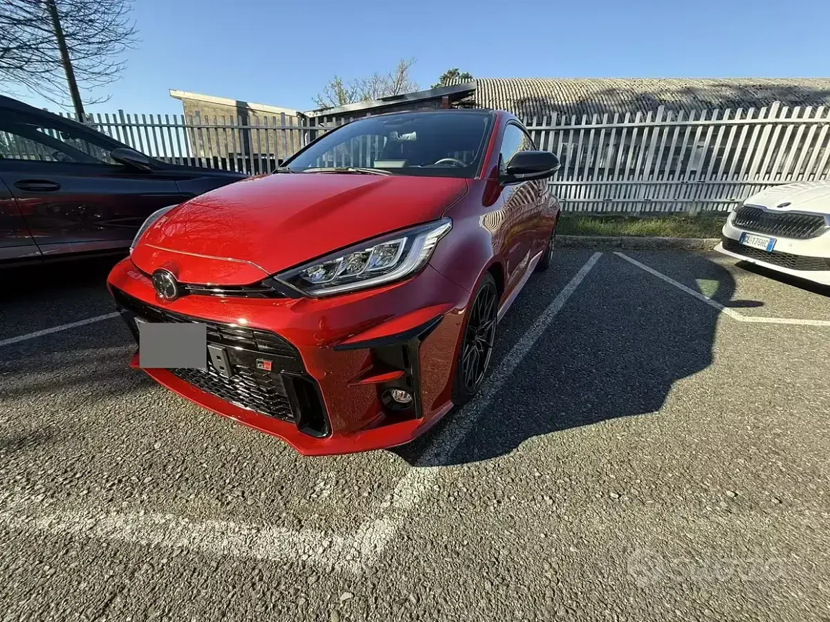 Usata Toyota Yaris 261 CV (191 kW) 2021 Rosso Utilitaria
