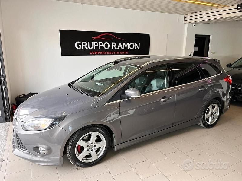 Usata Ford Focus Individual 163 CV (119 kW) 2012 Blu Berlina
