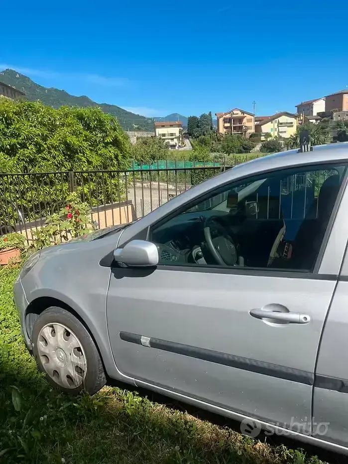 Usata Renault Clio II 75 CV (55 kW) 2008 Grigio Berlina