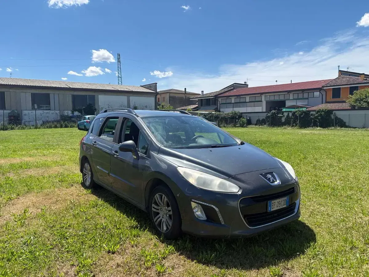 Usata Peugeot 308 Active 111 CV (81 kW) 2013 Grigio Station wagon