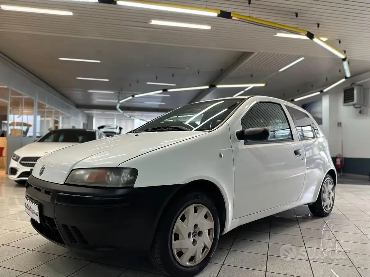 Usata Fiat Punto 60 CV (44 kW) 2002 Bianco Utilitaria