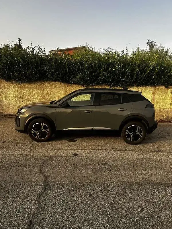Usata Peugeot 2008 Allure 102 CV (75 kW) 2024 SUV