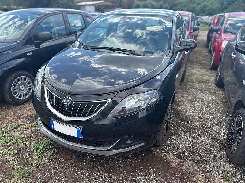 Usata Lancia Ypsilon S 70 CV (51 kW) 2024 Nero Utilitaria