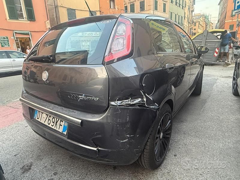 Nero Usata 2009 Fiat Grande Punto Due volumi | 1099 € (Super prezzo) - Immagine 1/4