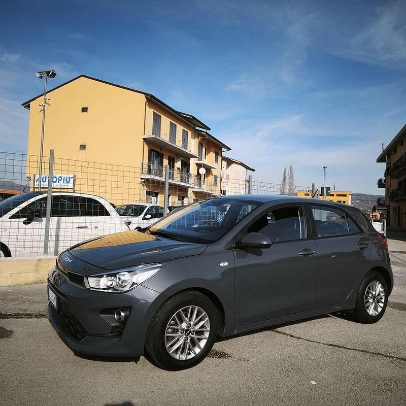 Usata Kia Rio Comfort 101 CV (74 kW) 2022 Other Berlina
