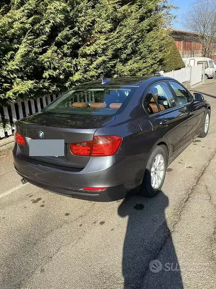 Usata BMW 318 143 CV (105 kW) 2015 Grigio Berlina