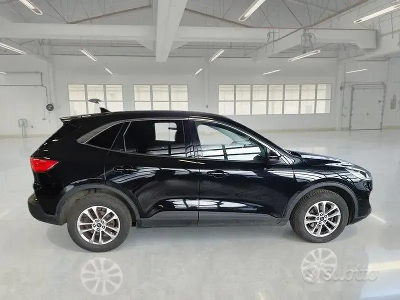 Usata Ford Kuga Titanium 119 CV (87 kW) 2022 Nero SUV