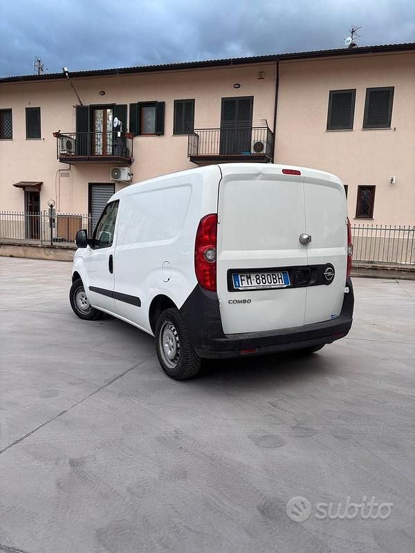 Usata Opel Combo 2016 Bianco Monovolume