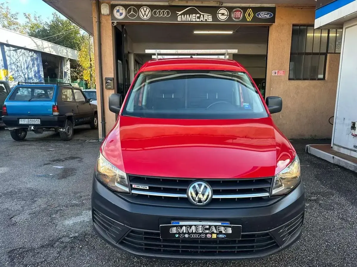 Begagnad VW Caddy 122 HK (89 kW) 2016 Röd Minibuss