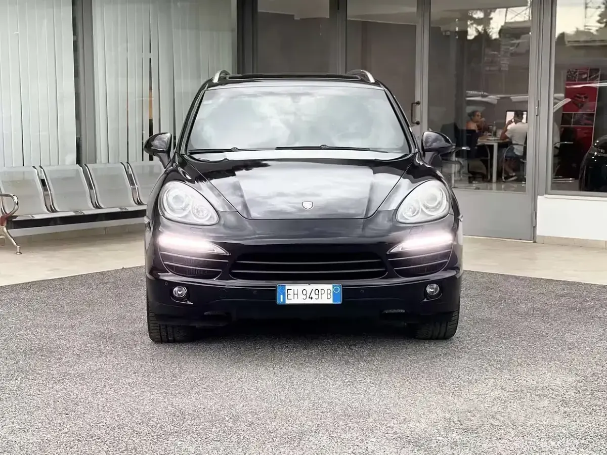 Usata Porsche Cayenne 240 CV (176 kW) 2011 Nero SUV