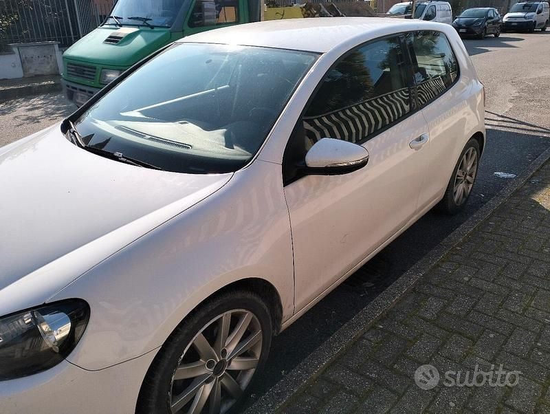 Usata VW Golf VI 110 CV (80 kW) 2009 Bianco Utilitaria